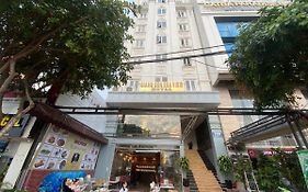 Dolphin Hotel